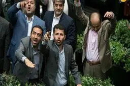 مجلس شده است محل نشستن و گلابی خوردن!