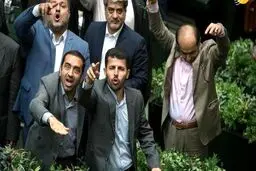 مجلس شده است محل نشستن و گلابی خوردن!