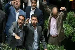 مجلس شده است محل نشستن و گلابی خوردن!