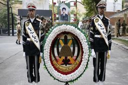 سبیل و کراوات شهید زیر قیچی سانسور / چرا دوست دارید شهدا دست نیافتنی باشند؟