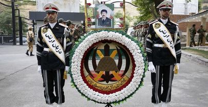 سبیل و کراوات شهید زیر قیچی سانسور / چرا دوست دارید شهدا دست نیافتنی باشند؟