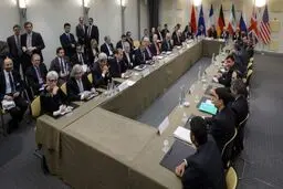 گام‌ به گام، بدون آمریکا