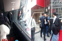 ضرب شتم دانشجویان دانشکده خبر توسط مردانی که می‌گفتند از بنیاد مستضعفان آمده‌اند + فیلم