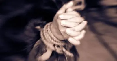 مادرم شوهر مرا ربوده ؛قبلا هم یکی از شوهرانش ، یک برادر ناتنی ام و همسرش و یک خواهرم را به قتل رسانده/جدیدا هم شوهر کرده!