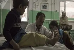 گفت‌وگو با زنی که احمد، پسربچه افغان را جهانی کرد/ رقص امید با پای پلاستیکی