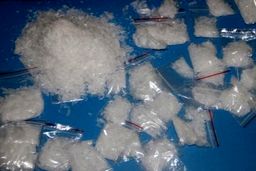 کشف‌ شلوارهای شیشه‌ای در اداره پست