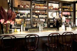 رقص مختلط زنان و مردهای تهرانی در رستوران سنتی میرداماد / مشروب هم سرو می شد + فیلم