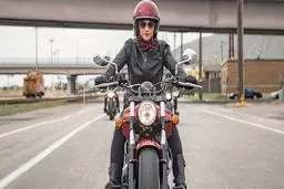 فاضل‌ میبدی: موتورسواری زنان بالنفسه هیچ مشکل شرعی ندارد