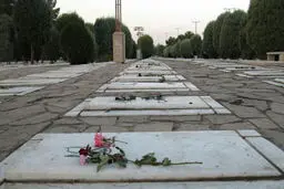 سنگ قبرها دزدیده می‌شوند!