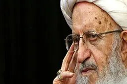نظر آیت‌الله مکارم نافی ورود زنان به ورزشگاه‌ها نیست