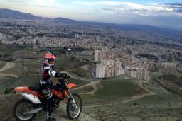 زنان راننده موتور می‌شوند؟ / محدودیت یا مصونیت مسئله این است!