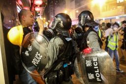 بـازی مرگ و زنـدگی در هنگ‌کنگ؛ انقلاب یا اشغال نظامی؟