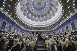 حمله عضو جامعه مدرسین به آیت الله یزدی: برای مطرح کردن خودش صحبت می کند / اگر رهبری یک نفر فدایی داشته باشد آقای روحانی است