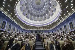 حمله عضو جامعه مدرسین به آیت الله یزدی: برای مطرح کردن خودش صحبت می کند / اگر رهبری یک نفر فدایی داشته باشد آقای روحانی است