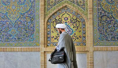 مراجع تقلید به داد حوزه علمیه قم برسند