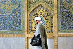 مراجع تقلید به داد حوزه علمیه قم برسند