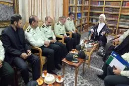 آیت‌الله مکارم: می‌گویند با مفسدان اقتصادی برخورد می‌کنیم ولی ما نمی‌بینیم