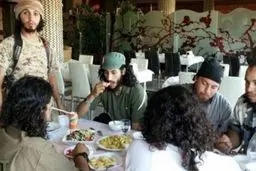 داعش در موصل درآمد زایی می کند؛ رستوران‌ها و کافه‌های لوکس در خدمت داعش