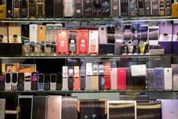 قیمت گوشی تلفن همراه ارزان شد