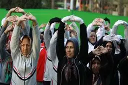 حرکات ورزشی مختلط در یک «همایش» جنجال‌برانگیز شد + تصاویر