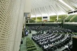 طرح مجلسی‌ها درباره مسئولان سیاسی: اگر خانواده‌هایتان به ایران برنگردند باید استعفا بدهید