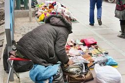 چگونه دستفروشی عامل جذب گردشگر و رونق بازار می‌شود؟