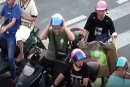 نحوه برخورد پلیس‌های مدرن چینی با متخلفان + فیلم