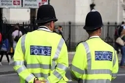 واکنش جالب پلیس لندن پس از خوردن قیمه نذری + فیلم