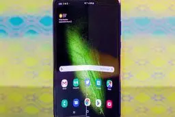 اولین گوشی منعطف دنیا چه مشخصاتی دارد؟