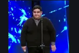 مداحی شرکت کننده عصر جدید همراه با سینه زنی متفاوت عزاداران + فیلم