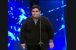 مداحی شرکت کننده عصر جدید همراه با سینه زنی متفاوت عزاداران + فیلم