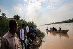 وعده احداث پل ارتباطی ۳۱ روستا هر بار به تردد با قایق منتهی می‌شود