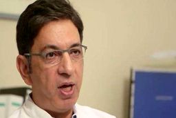 پاسخ سنجیده فرزند پروفسور سمیعی به سؤال مجری بی‌بی‌سی + فیلم