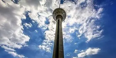 صحنه پرش ارشا اقدسی از برج میلاد