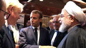 نتانیاهو درحال جویدن ناخنهایش بعد از دیدن تصاویر روحانی با مکرون و جانسون / اگر قرار بود با دنیا حرف نزنیم چرا به نیویورک رفتیم؟