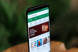 این دو اپلیکیشن را از گوشی خود حذف کنید