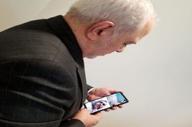 عیادت مجازی ظریف از تخت روانچی +عکس