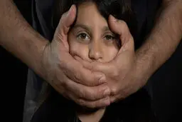 ۳ مرد اصفهانی به دختر ۹ ساله رحم نکردند / آنها چرا وسوسه شدند !