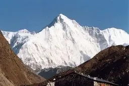 صعود دختر ۱۶ ساله استرالیایی به قله ۸۲۰۱ متری چوآیو+عکس