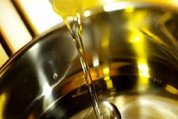 مصرف کدام روغن‌ها برای بدن مفید است؟