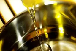 مصرف کدام روغن‌ها برای بدن مفید است؟