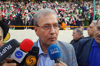 علی ربیعی: زیر بار فشار تیم B نرفتیم، زیر بار فشار فیفا برویم؟