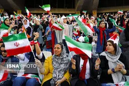 لبخند آزادی به زنان