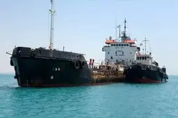 توقیف شناور حامل سوخت قاچاق در آب‌های آبادان