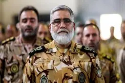 احمدرضا پوردستان: خدمه ناو هواپیمابر جرالد فورد، ناو خود را عمداً آتش زدند تا از ترکش‌های جنگ دور بمانند/ کارکنان ارتش آمریکا مخالف جنگ بودند