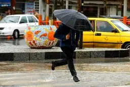 بارش باران در جاده‌های ۱۵ استان
