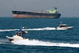 سپاه نفتکش متخلف را در مقابل چشمان آمریکا مجازات کرد