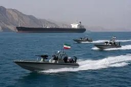 سپاه با قایق‌های تندرو مسیر عمانی تنگه هرمز را بست/هشدار به کشتی‌ها از طریق بی‌سیم