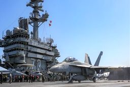 ناو آبراهام لینکلن پس از ماه‌ها خاورمیانه را ترک کرد