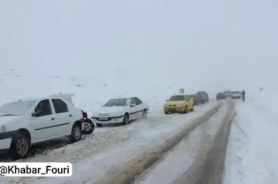 ۷۰ مصدوم در تصادف زنجیره‌ای ۱۸ خودرو در محور نطنز کاشان به‌دلیل یخ‌بندان
